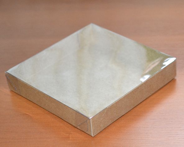 Caixa papel kraft tampa transparente - 17.5x17.5x3 cm (un)
